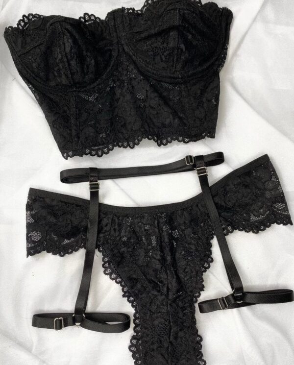 Conjunto Florence Preto Sensual com Renda - Sutiã, Calcinha e Cinta Liga (R$28,90) | Atóxico, Confortável, Elegante